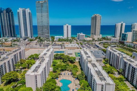 Copropriété à louer à Sunny Isles Beach, Floride: 1 chambre, 71.26 m2 № 2388048 - photo 2
