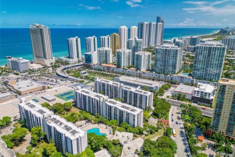 Copropriété à louer à Sunny Isles Beach, Floride: 1 chambre, 71.26 m2 № 2388048 - photo 3