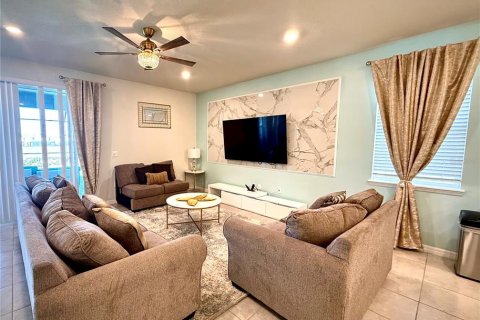 House in Davenport, Florida 8 bedrooms, 374.95 sq.m. № 1579222 - photo 6