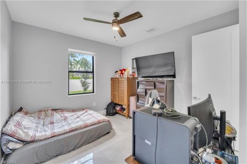 Casa en venta en Cape Coral, Florida, 3 dormitorios № 2081729 - foto 26