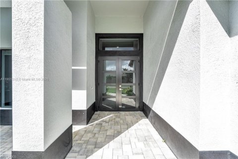 Casa en venta en Cape Coral, Florida, 3 dormitorios № 2081729 - foto 6