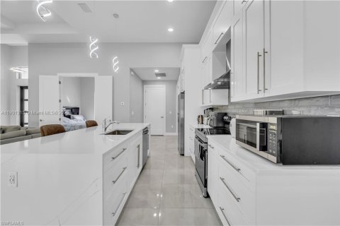 Casa en venta en Cape Coral, Florida, 3 dormitorios № 2081729 - foto 19