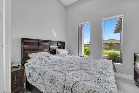 Casa en venta en Cape Coral, Florida, 3 dormitorios № 2081729 - foto 21