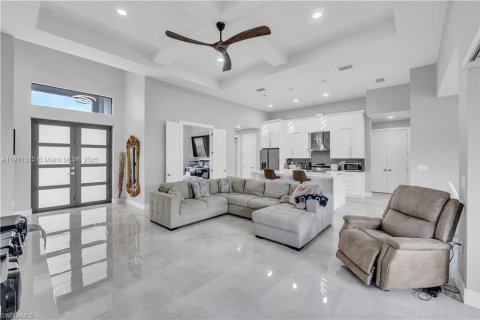 Casa en venta en Cape Coral, Florida, 3 dormitorios № 2081729 - foto 15