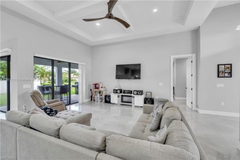 Casa en venta en Cape Coral, Florida, 3 dormitorios № 2081729 - foto 14