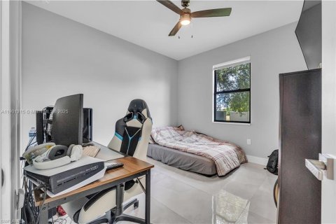 Casa en venta en Cape Coral, Florida, 3 dormitorios № 2081729 - foto 25