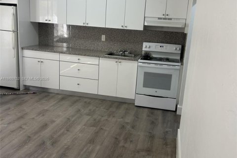 Снять в аренду квартиру в Хайалиа, Флорида 1 спальня, 258.36м2, № 2049825 - фото 11