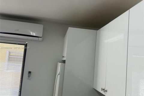 Снять в аренду квартиру в Хайалиа, Флорида 1 спальня, 258.36м2, № 2049825 - фото 13