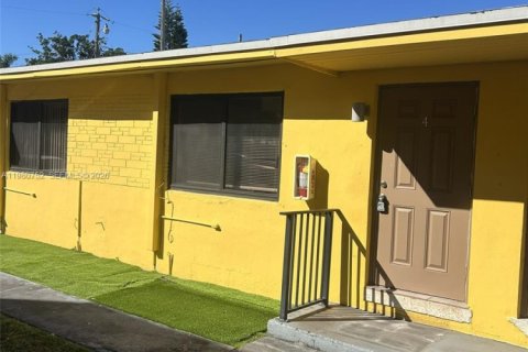 Квартира в Хайалиа, Флорида 1 спальня, 258.36м2 № 2049825