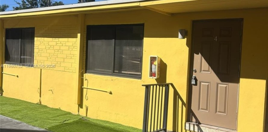 Квартира в Хайалиа, Флорида 1 спальня, 258.36м2 № 2049825