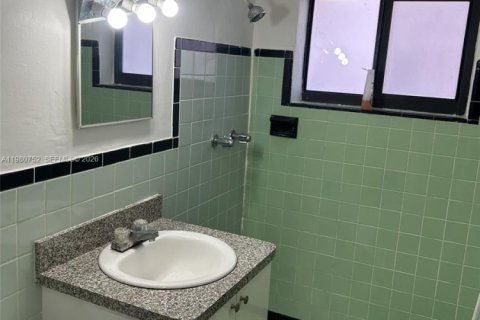 Снять в аренду квартиру в Хайалиа, Флорида 1 спальня, 258.36м2, № 2049825 - фото 8