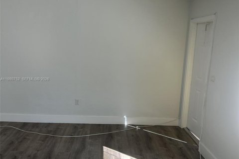 Снять в аренду квартиру в Хайалиа, Флорида 1 спальня, 258.36м2, № 2049825 - фото 12