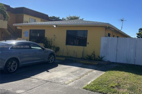 Снять в аренду квартиру в Хайалиа, Флорида 1 спальня, 258.36м2, № 2049825 - фото 14