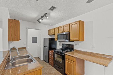 Condo in Saint Petersburg, Florida, 2 bedrooms  № 1885798 - photo 8