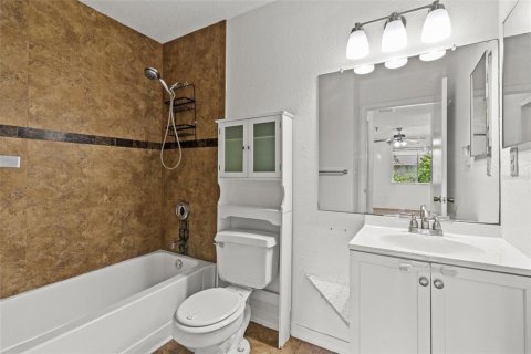 Condo in Saint Petersburg, Florida, 2 bedrooms  № 1885798 - photo 15
