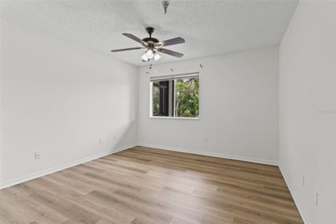 Condo in Saint Petersburg, Florida, 2 bedrooms  № 1885798 - photo 13