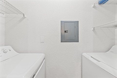Condo in Saint Petersburg, Florida, 2 bedrooms  № 1885798 - photo 11