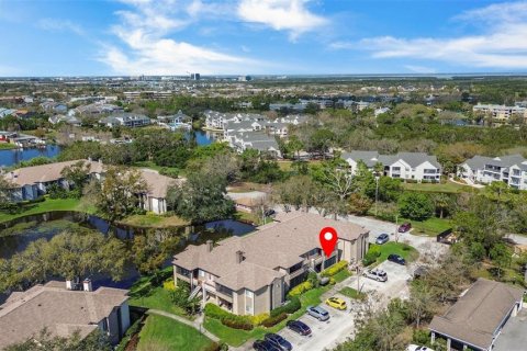 Condo in Saint Petersburg, Florida, 2 bedrooms  № 1885798 - photo 1