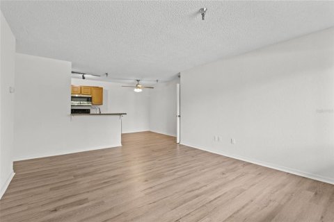 Condo in Saint Petersburg, Florida, 2 bedrooms  № 1885798 - photo 6