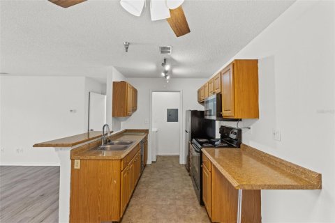 Condo in Saint Petersburg, Florida, 2 bedrooms  № 1885798 - photo 9