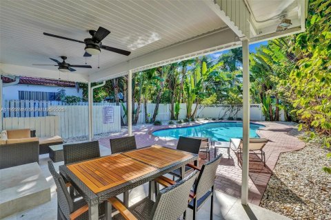 Villa ou maison à Hollywood, Floride 5 chambres, 162.58 m2 № 1982120