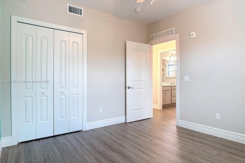 Condo in Ormond Beach, Florida, 3 bedrooms № 1955134 - photo 24