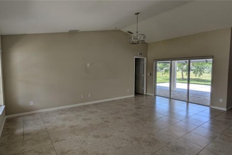 House in Punta Gorda, Florida 3 bedrooms, 149.2 sq.m. № 1853871 - photo 8