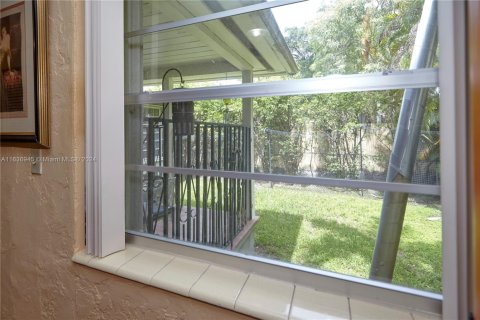 House in Coral Gables, Florida 4 bedrooms, 183.11 sq.m. № 1703529 - photo 11