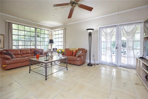 House in Coral Gables, Florida 4 bedrooms, 183.11 sq.m. № 1703529 - photo 14