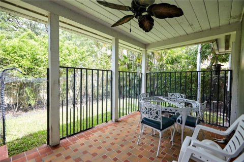 House in Coral Gables, Florida 4 bedrooms, 183.11 sq.m. № 1703529 - photo 21