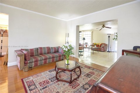 House in Coral Gables, Florida 4 bedrooms, 183.11 sq.m. № 1703529 - photo 25