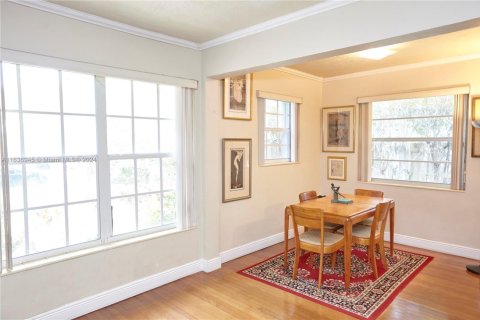 House in Coral Gables, Florida 4 bedrooms, 183.11 sq.m. № 1703529 - photo 29