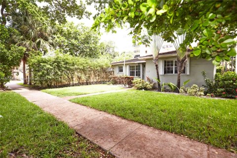 House in Coral Gables, Florida 4 bedrooms, 183.11 sq.m. № 1703529 - photo 5