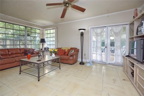 House in Coral Gables, Florida 4 bedrooms, 183.11 sq.m. № 1703529 - photo 13