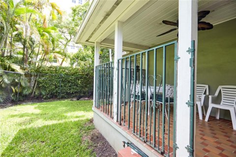 House in Coral Gables, Florida 4 bedrooms, 183.11 sq.m. № 1703529 - photo 19