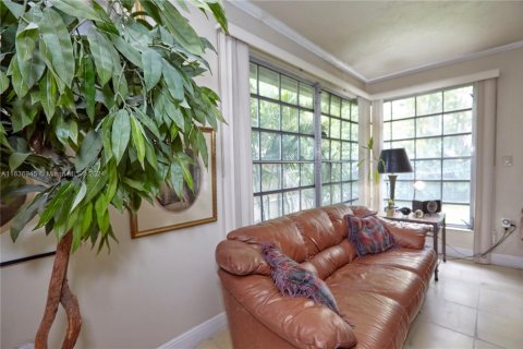 House in Coral Gables, Florida 4 bedrooms, 183.11 sq.m. № 1703529 - photo 16