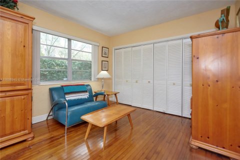 House in Coral Gables, Florida 4 bedrooms, 183.11 sq.m. № 1703529 - photo 10