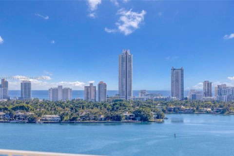 Condominio en alquiler en North Bay Village, Florida, 2 dormitorios, 93.37 m2 № 1972341 - foto 29