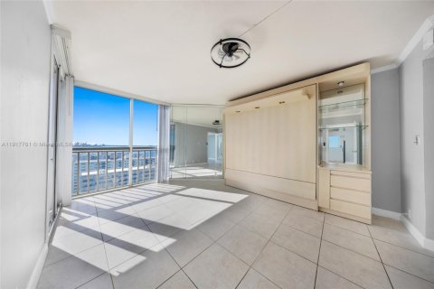 Condominio en alquiler en North Bay Village, Florida, 2 dormitorios, 93.37 m2 № 1972341 - foto 14