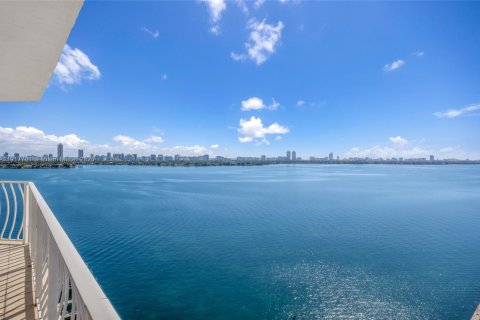 Condominio en alquiler en North Bay Village, Florida, 2 dormitorios, 93.37 m2 № 1972341 - foto 26