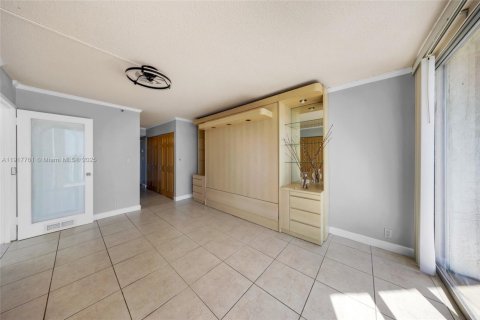 Condominio en alquiler en North Bay Village, Florida, 2 dormitorios, 93.37 m2 № 1972341 - foto 23