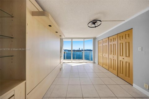 Condominio en alquiler en North Bay Village, Florida, 2 dormitorios, 93.37 m2 № 1972341 - foto 21