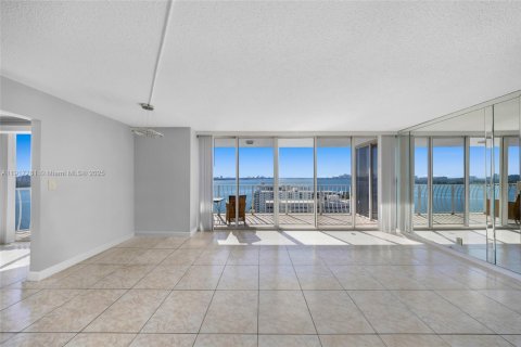 Condominio en alquiler en North Bay Village, Florida, 2 dormitorios, 93.37 m2 № 1972341 - foto 11