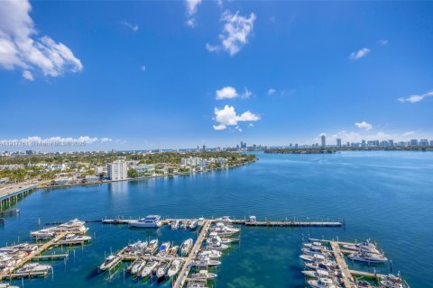 Condominio en alquiler en North Bay Village, Florida, 2 dormitorios, 93.37 m2 № 1972341 - foto 2
