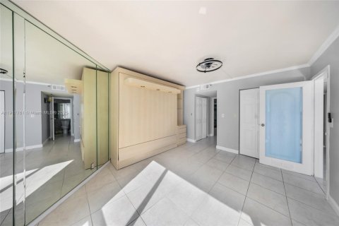 Condominio en alquiler en North Bay Village, Florida, 2 dormitorios, 93.37 m2 № 1972341 - foto 17