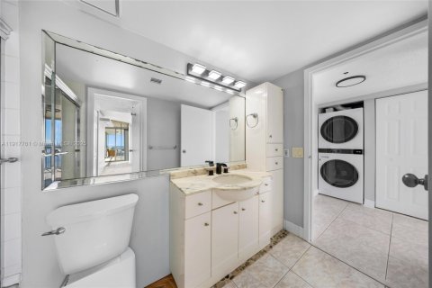 Condominio en alquiler en North Bay Village, Florida, 2 dormitorios, 93.37 m2 № 1972341 - foto 18