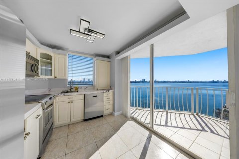 Condominio en alquiler en North Bay Village, Florida, 2 dormitorios, 93.37 m2 № 1972341 - foto 6
