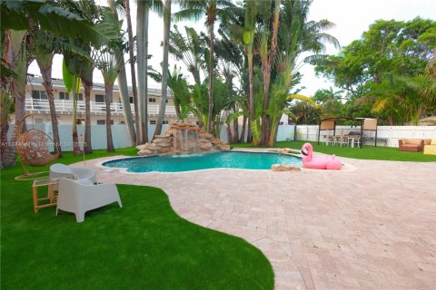 House in Hollywood, Florida 4 bedrooms, 156.54 sq.m. № 2037343 - photo 18