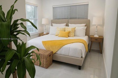 House in Hollywood, Florida 4 bedrooms, 156.54 sq.m. № 2037343 - photo 6