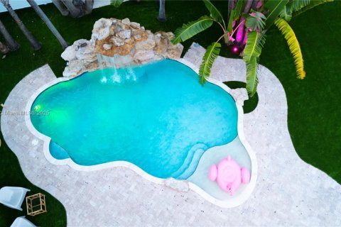 House in Hollywood, Florida 4 bedrooms, 156.54 sq.m. № 2037343 - photo 25